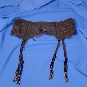NWOT Victoria's Secret garter belt